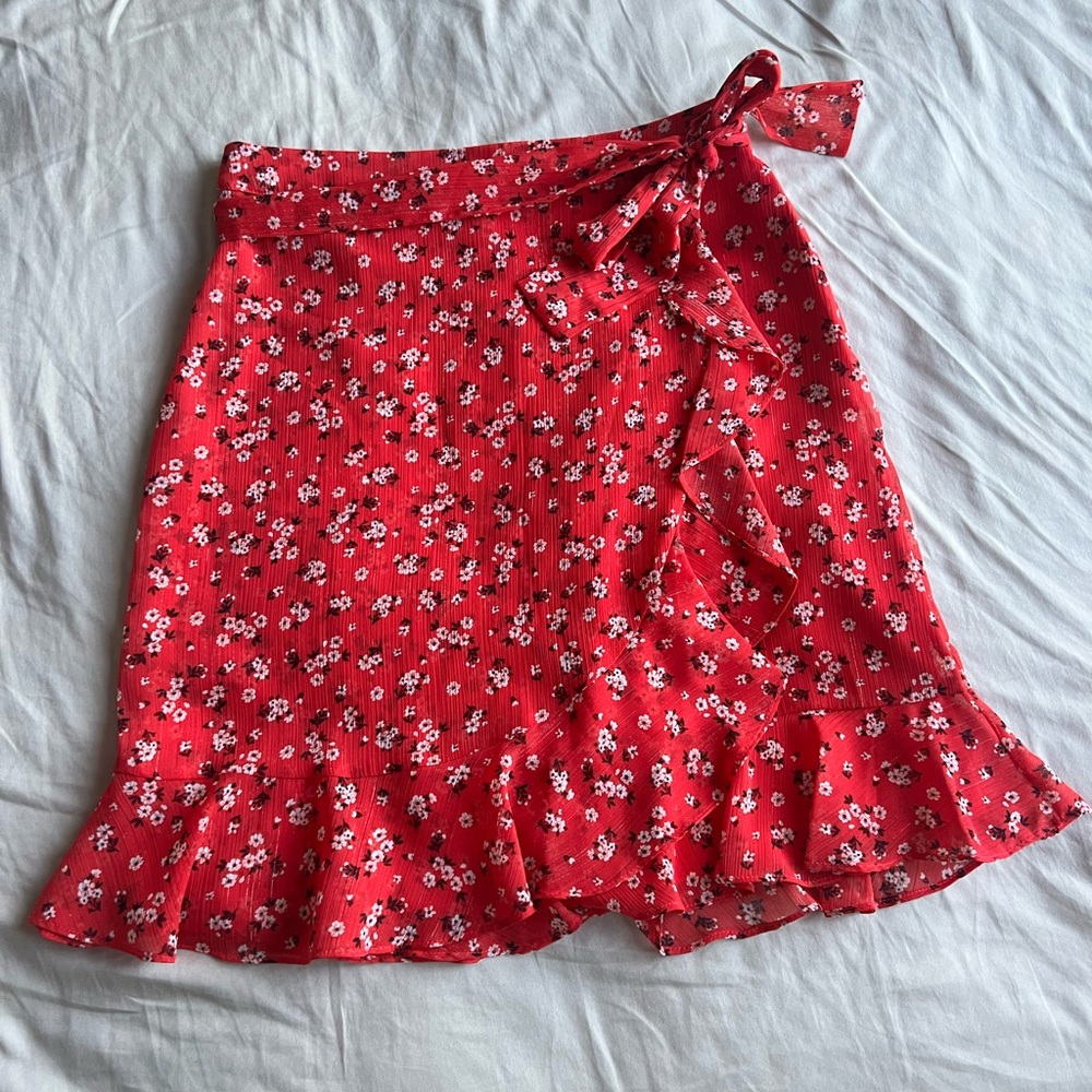 NEW Karl Lagerfeld Red Floral Belted Skirt